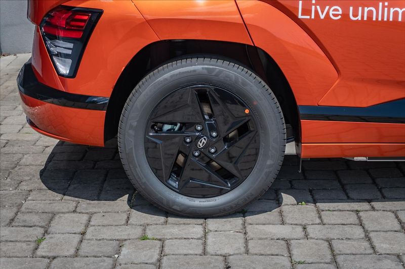 Hyundai Kona (2026) EV 64,8 CZECH EDITION BLACK - fotka 4 z 16