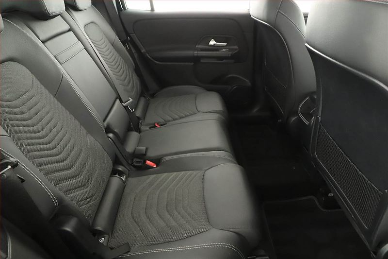 Mercedes-Benz GLB (2024) 200 d 4MATIC - fotka 7 z 20