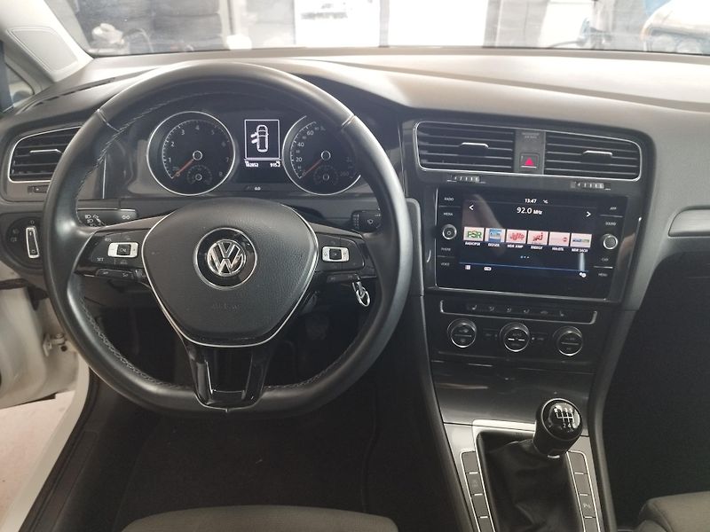 Volkswagen Golf (2017) TSI,92KW,FULL,LED,19ALU,TAŽNÝ - fotka 26 z 39