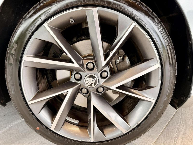 Škoda Superb 2.0 TDi DSG 4x4 Sportline - fotka 33 z 33