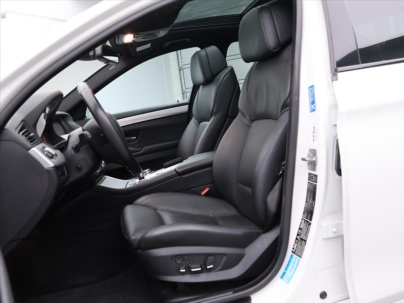 BMW Řada 5 3,0 530d 190KW xDrive CZ - fotka 11 z 31