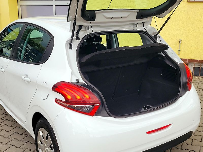 Peugeot 208 SERV.KNIHA,ČR,málo najeto    - fotka 10 z 41