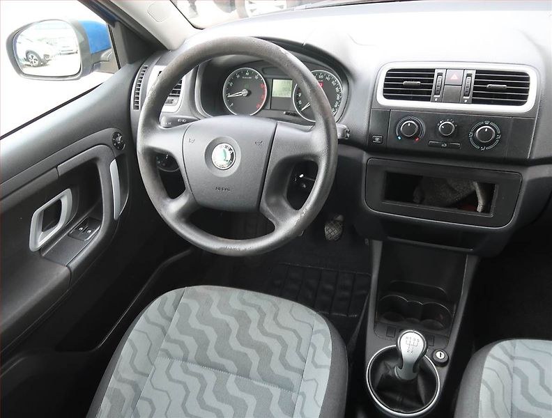Škoda Fabia (2008) 1.2, po STK, za dobrou cenu - fotka 7 z 13