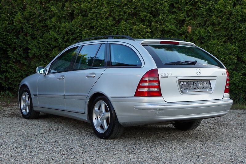 Mercedes-Benz Třídy C (2002) C 220 CDI Avantgarde - fotka 8 z 18