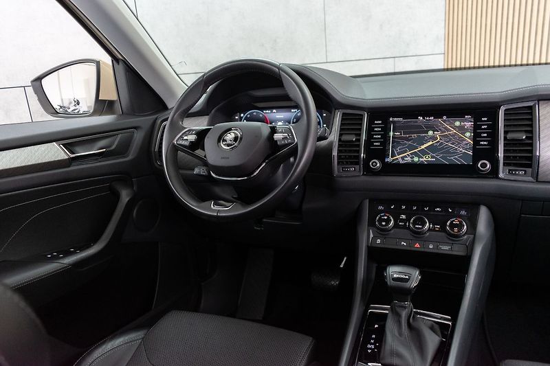 Škoda Kodiaq 2.0 TDI DSG*STYLE*ACC*DPH*ČR 1 - fotka 8 z 43