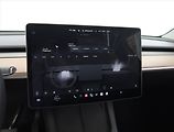 Tesla Model Y (2024) Standard LFP 64kWh, digi klima - náhled 23