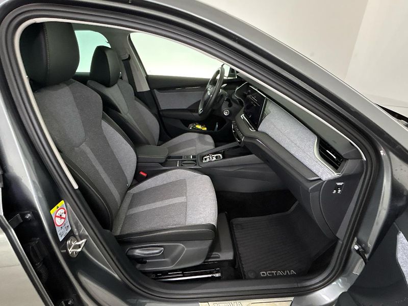 Škoda Octavia Top Selection DSG - fotka 9 z 29