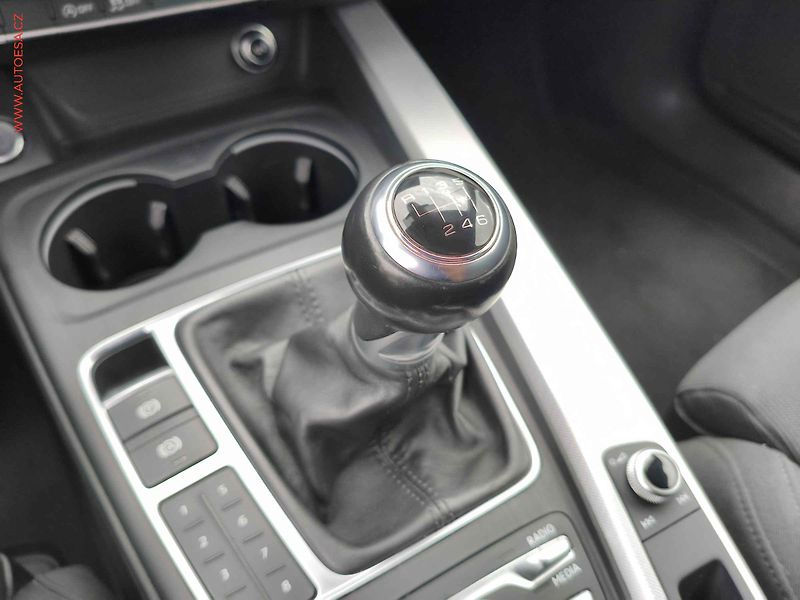 Audi A4 (2018) 2.0 TDi, Bixen, navi, +ALU - fotka 16 z 20