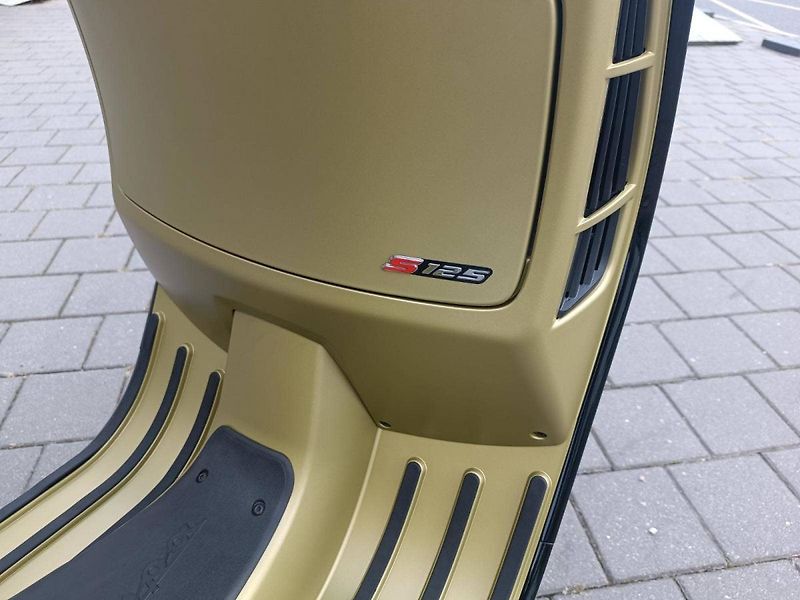 Vespa GTS 125 Super (2025) Sport Verde Ambizioso matt (sl - fotka 9 z 12