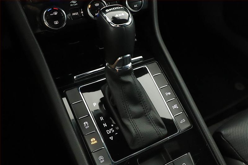 Škoda Superb (2022) Laurin&Klement 2.0 TDI - fotka 21 z 25