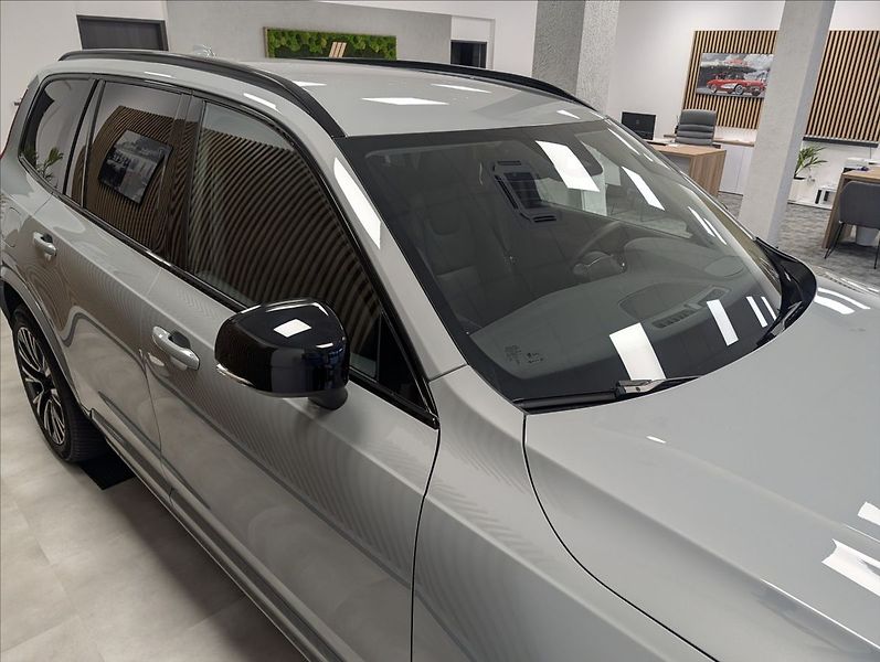 Volvo XC90 T8 Plus Dark Recharge AWD - fotka 13 z 39