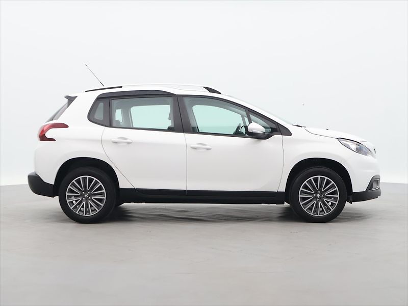 Peugeot 2008 1,2 PureTech 61kW Allure CZ - fotka 8 z 36