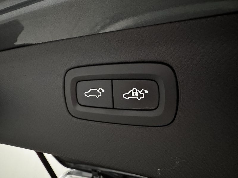 Volvo XC90 T6 AWD INSCRIPTION REZERVACE - fotka 23 z 47