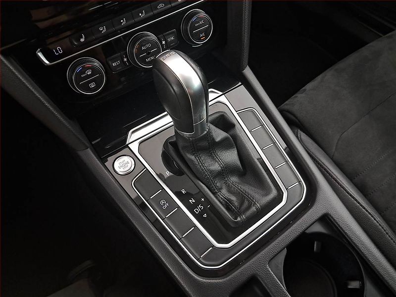 Volkswagen Passat (2015) 2.0 TDI, Automat, Serv.kniha - fotka 16 z 20