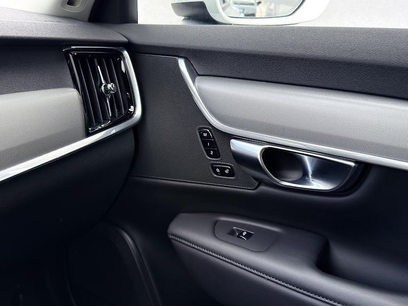 Volvo V90 CC B5 AWD (benzín) //REZERVACE - fotka 27 z 46