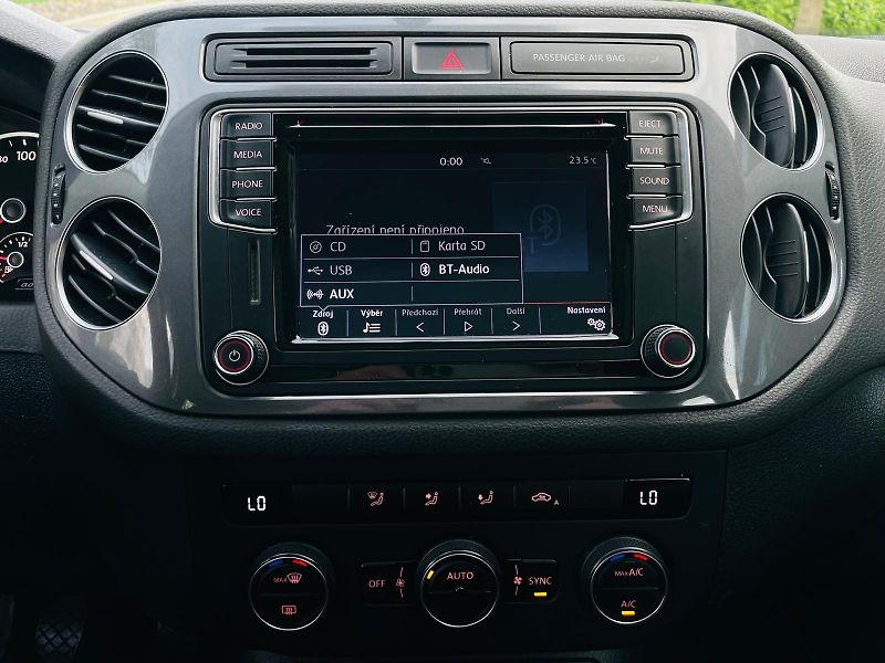 Volkswagen Tiguan 1.4TSI MANUÁL SENZORY TAŽNÉ - fotka 43 z 47