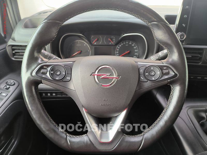 Opel Combo (2019) 1.5CDTi, Life, navi, panor - fotka 21 z 25