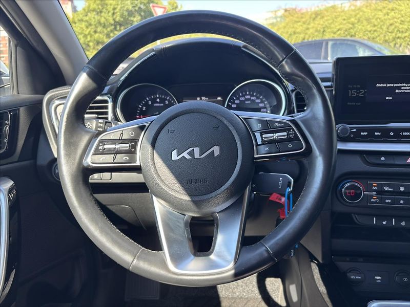 Kia XCeed 1,5 TGDi 118kW TOP ZÁRUKA KŮŽE - fotka 17 z 42