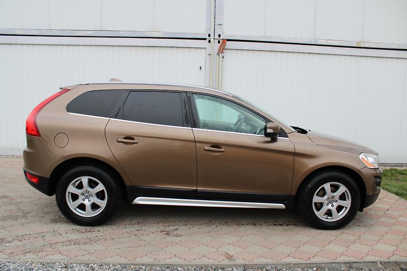 Volvo XC60 2,4D SUMMUM - fotka 3 z 22
