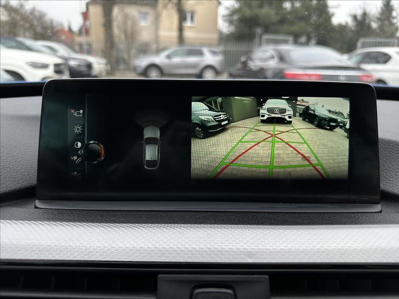 BMW Řada 3 330d GT M-Paket xDrive - fotka 22 z 33