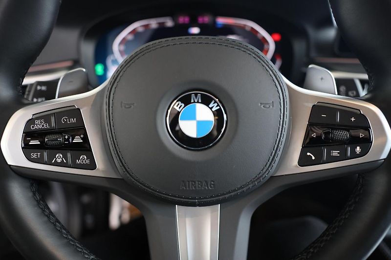 BMW Řada 5 520d xDrive - fotka 21 z 22