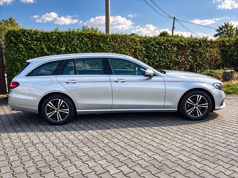 Mercedes-Benz Třídy E 2,0 E 220 d / 9G-TRONIC - fotka 6 z 48
