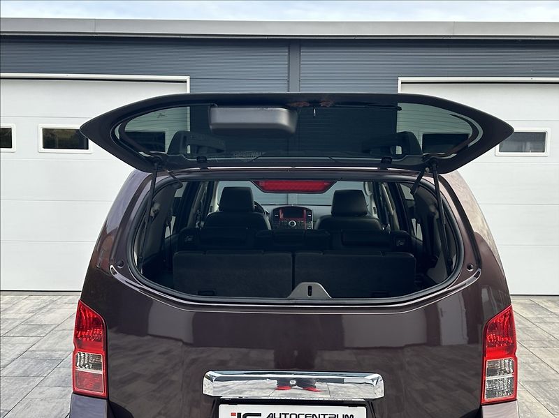Nissan Pathfinder 3,0 DCI 231PS  LE Executive 4x - fotka 42 z 55