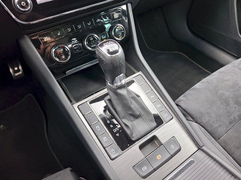 Škoda Superb (2022) Combi Scout DSG 4x4 2,0TDi 147 - fotka 30 z 35