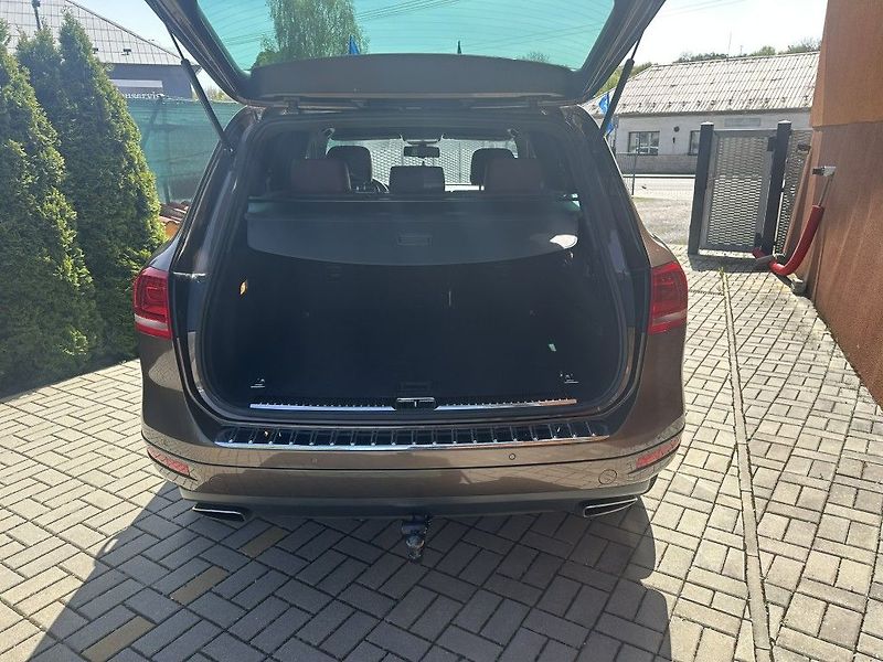 Volkswagen Touareg 3.0 V6 TDi BlueMotion - fotka 6 z 35