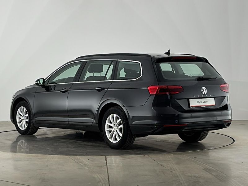 Volkswagen Passat Bussines - fotka 15 z 29