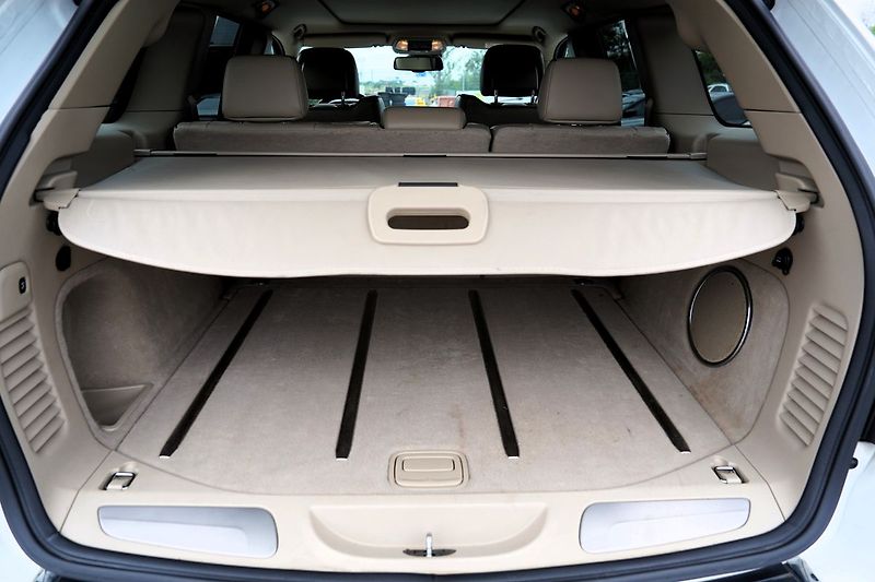 Jeep Grand Cherokee 3.0 CRD/Overland/Facelift/250 - fotka 12 z 46