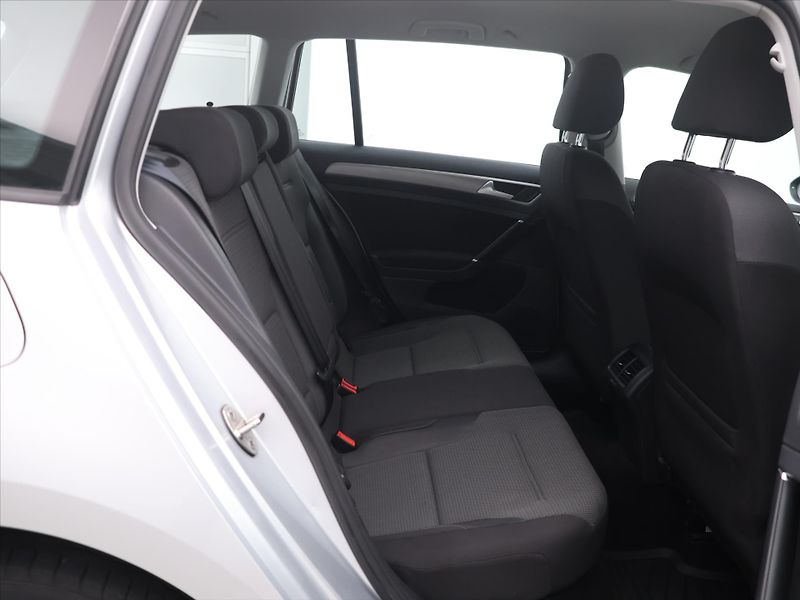 Volkswagen Golf 1,4 TSI 110kW Comfortline 1Maj - fotka 12 z 30