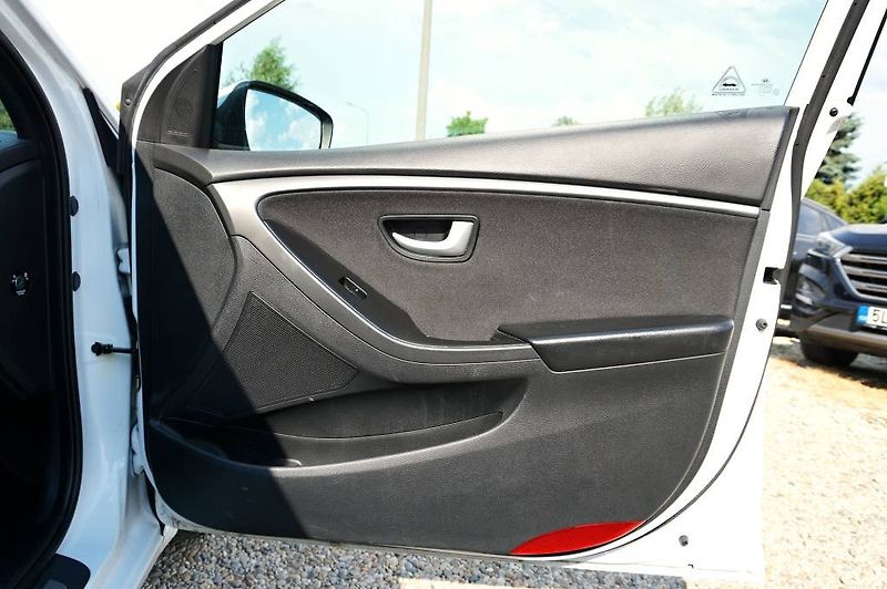 Hyundai i30 (2016) CZECH GO! 1,6 GDI 99 kW - fotka 16 z 44
