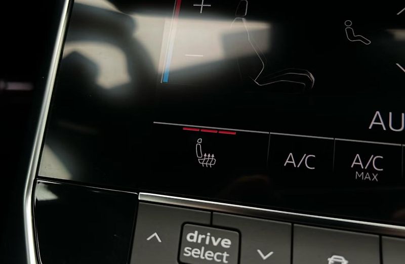 Audi A6 Avant 55 e TFSI Q S-Line Matrix Taž  - fotka 22 z 29