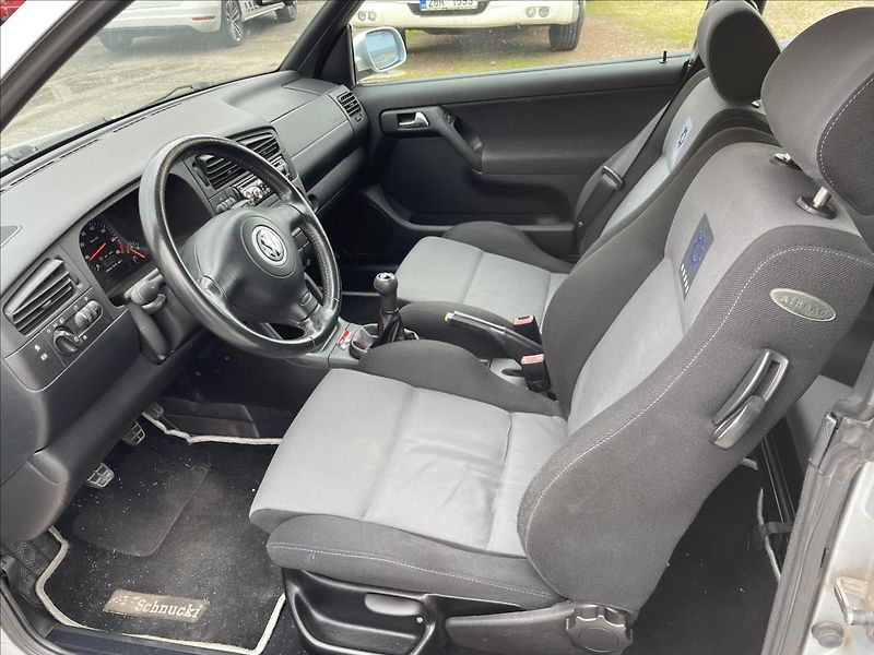 Volkswagen Golf 2,0i 85kW*Pěkný stav* - fotka 30 z 44