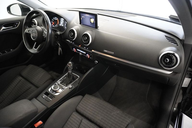Audi A3 2.0 TFSi 140 kW SPORTBACK  DSG - fotka 27 z 29
