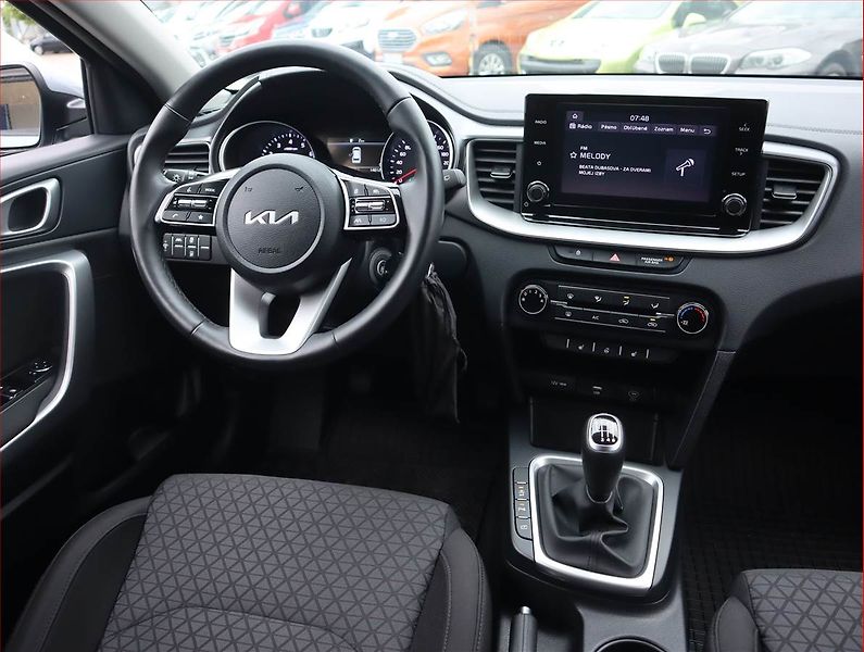 Kia Ceed (2023) Silver 1.5 T-GDI - fotka 7 z 20