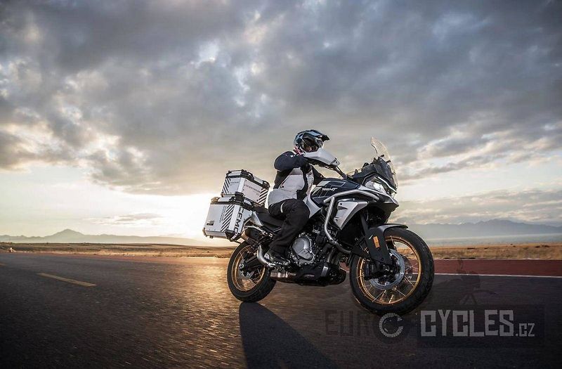 CFMOTO (2026) 700 MT Adventure - fotka 10 z 12