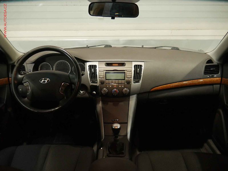 Hyundai Sonata (2010) 2.0 CRDi, ČR, AC, TZ, tempo - fotka 8 z 16