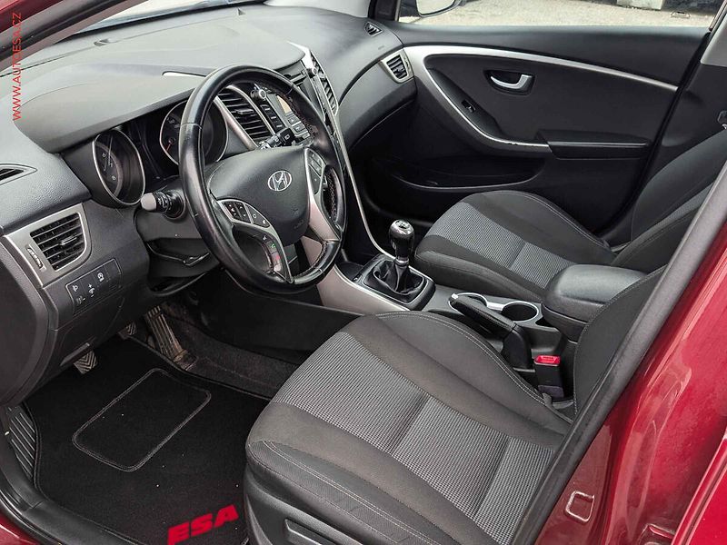 Hyundai i30 (2015) 1.6 GDi, ČR, AC, temp - fotka 9 z 14