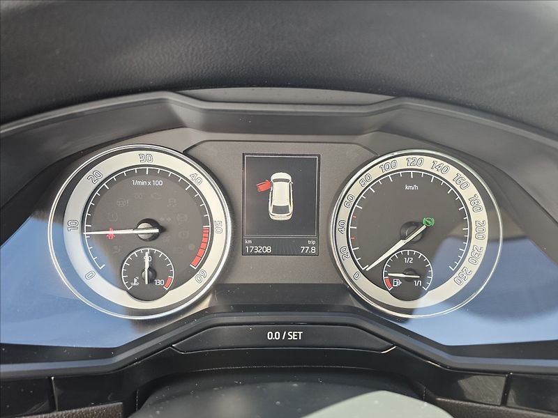 Škoda Superb 3 2,0TDi Laurin & Klement - fotka 16 z 46