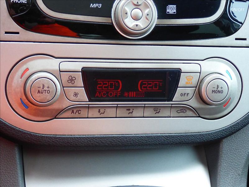 Ford Kuga 2,0 TDCI, 4x4 - fotka 30 z 47