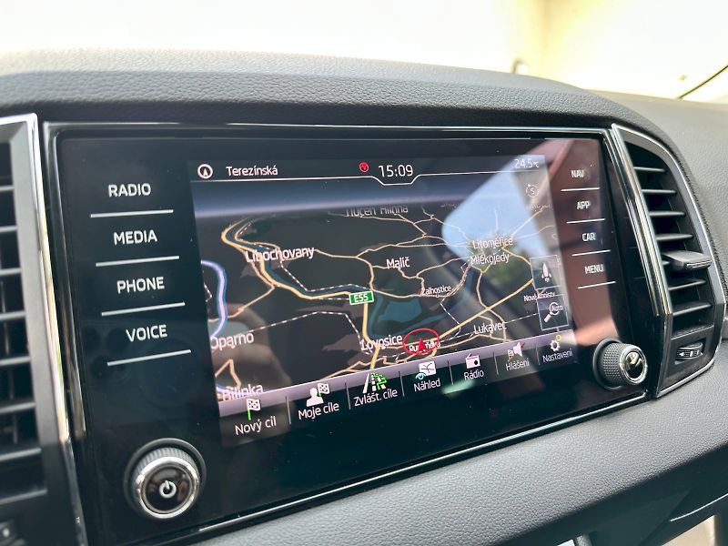 Škoda Karoq (2018) 2.0 TDI 110 kW Ambition 4x4 - fotka 14 z 25
