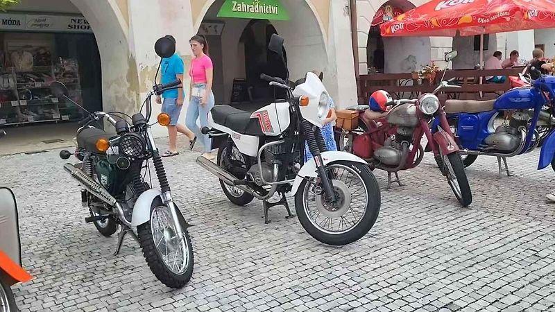 Svitavské náměstí bylo plné veteránů.