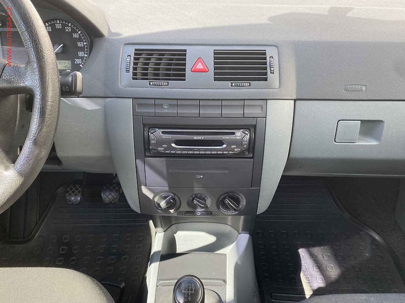 Škoda Fabia (2004) 1.2 i, 2.maj,ČR, servis.kniha - fotka 12 z 16