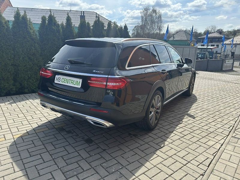 Mercedes-Benz Třídy E E 220d 4MATIC All-TerrainT - fotka 3 z 22