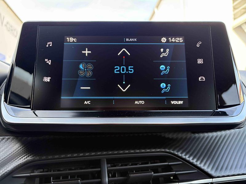 Peugeot 2008 (2023) AllurePack 1.2 PureTech EAT8 - fotka 29 z 37