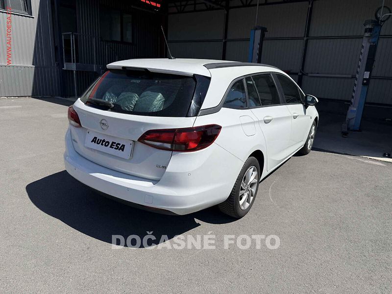 Opel Astra (2018) 1.6CDTi Sports Tourer, ČR - fotka 2 z 3