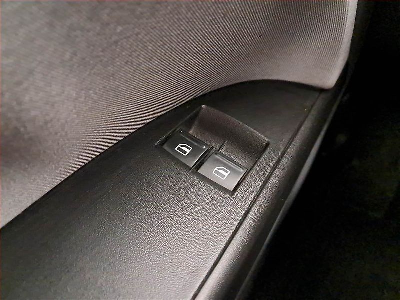 Seat Leon (2008) 1.9 TDI, Serv.kniha, po STK - fotka 15 z 17