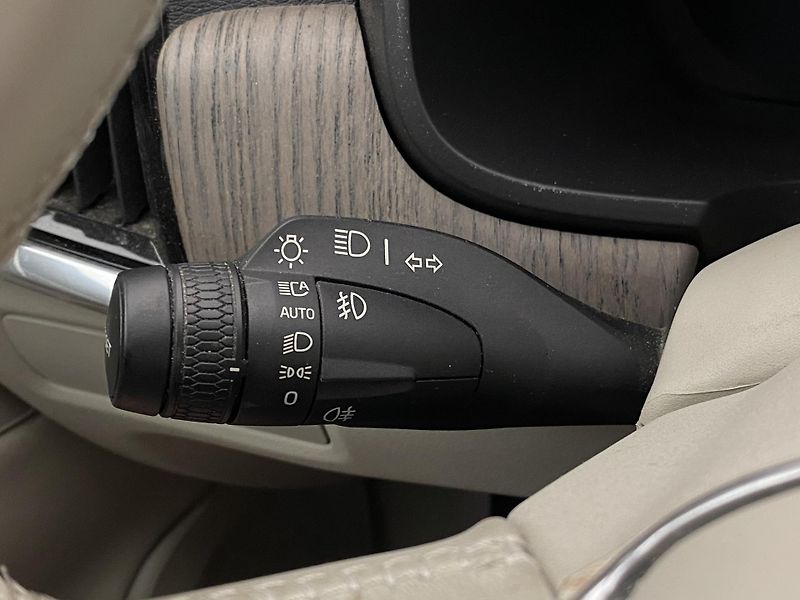 Volvo V90 CC B4 AWD CORE AUT CZ - fotka 21 z 52